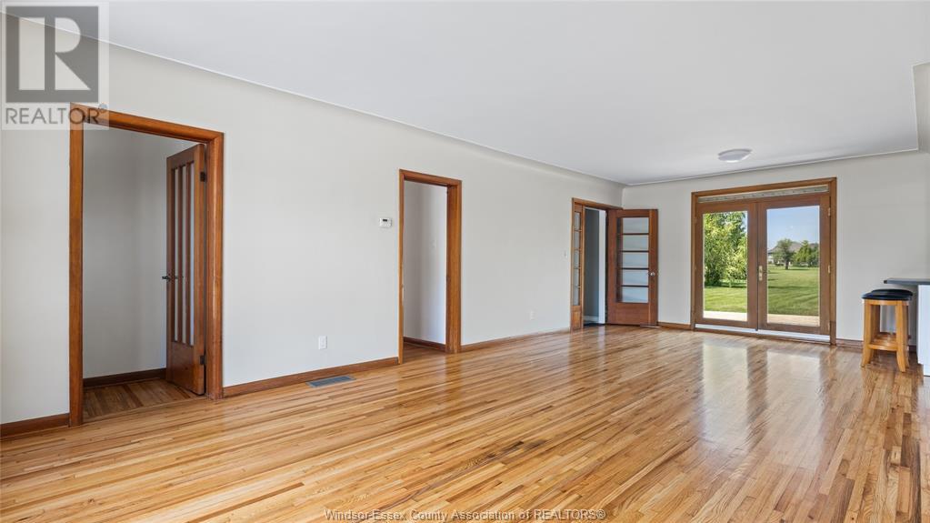 Photo 6 of 527 Jarvis Avenue, Windsor ON