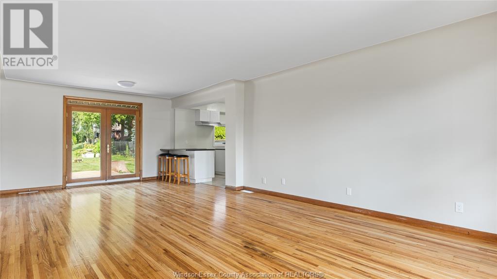 Photo 7 of 527 Jarvis Avenue, Windsor ON
