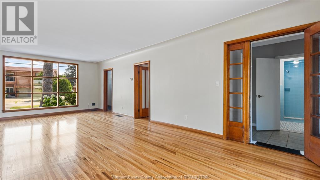 Photo 9 of 527 Jarvis Avenue, Windsor ON