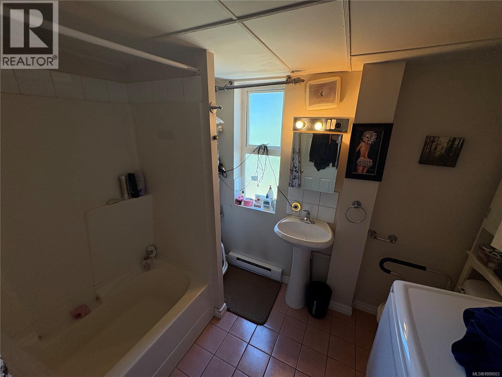 Photo 24 of 632 Milton St, Nanaimo BC