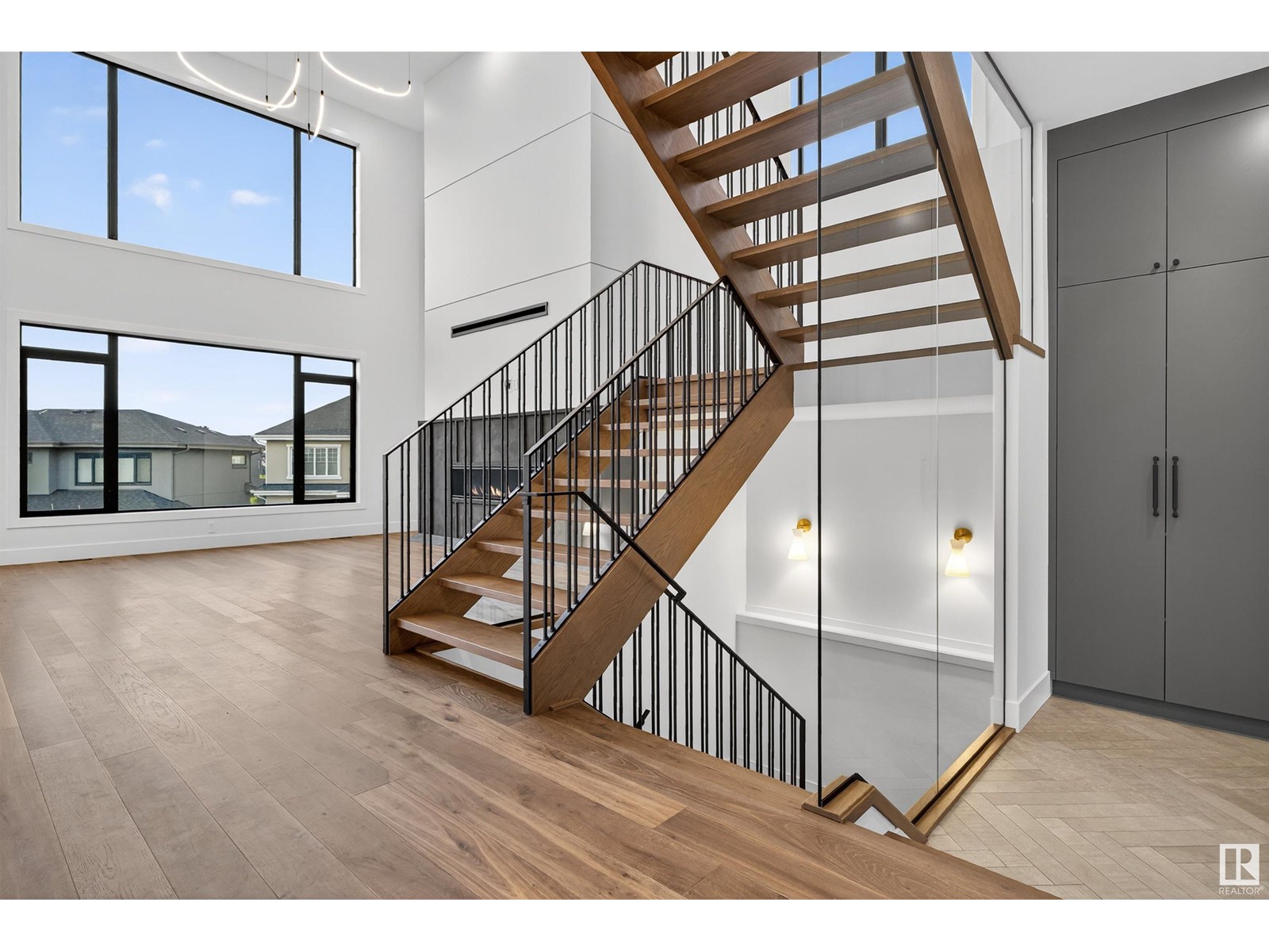 Photo 9 of 4712 Knight Cl Sw, Edmonton AB