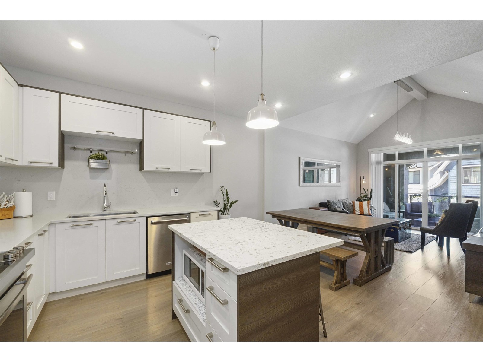 Photo 10 of 73 15677 28 Avenue, Surrey BC