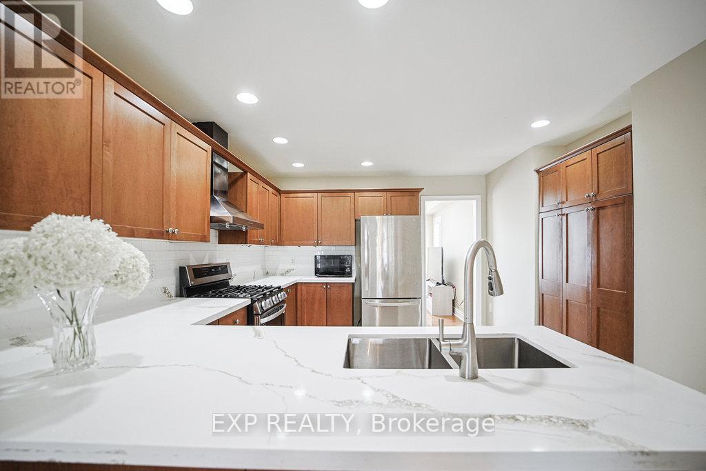 Photo 8 of 2 Carlson Place, Clarington ON