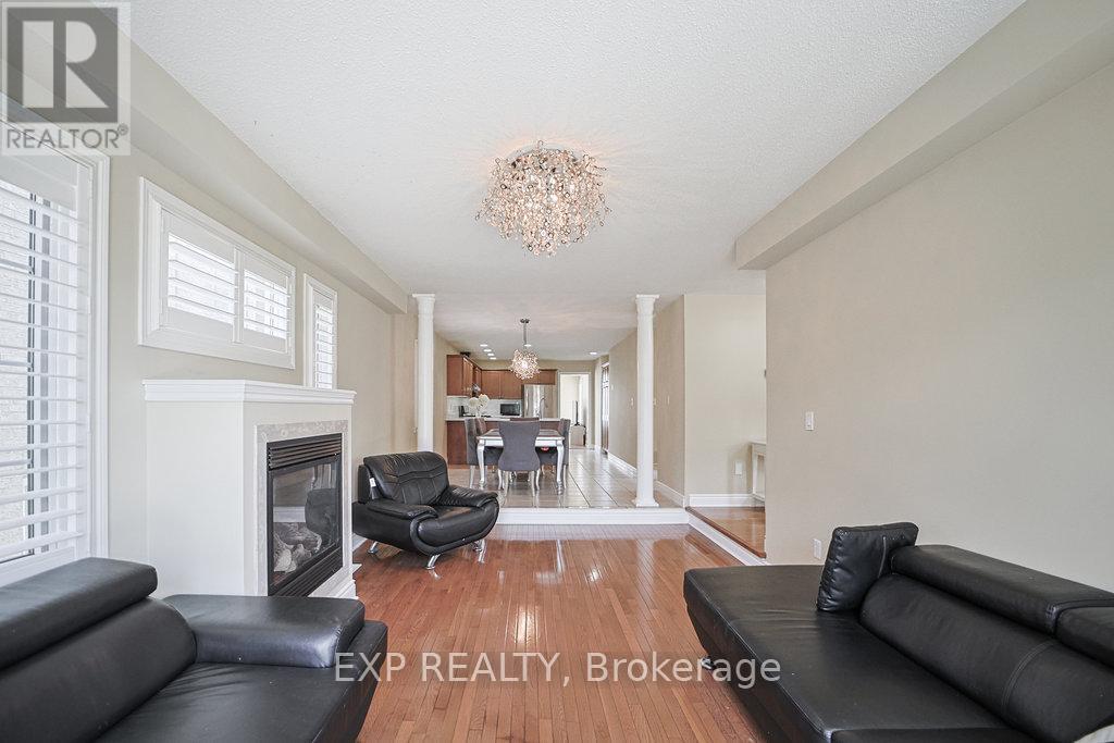 Photo 14 of 2 Carlson Place, Clarington ON