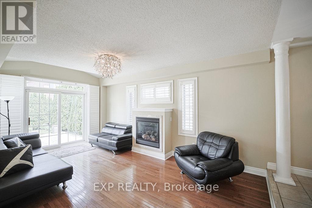 Photo 15 of 2 Carlson Place, Clarington ON