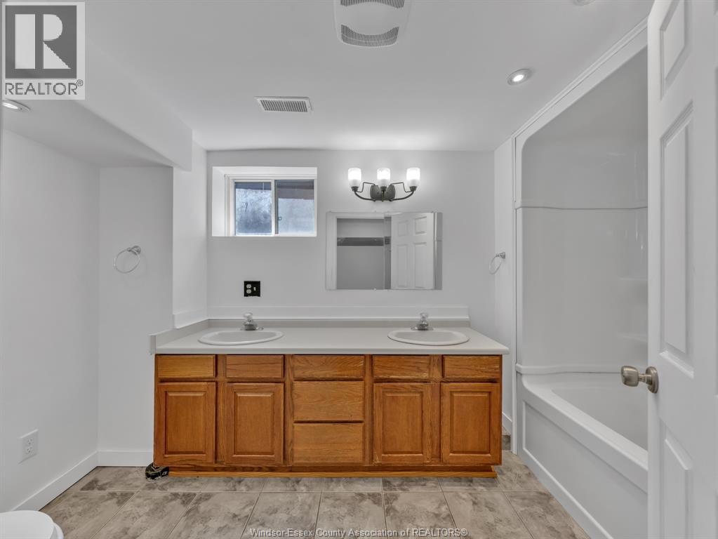 Photo 32 of 1164 Elm Avenue, Windsor ON