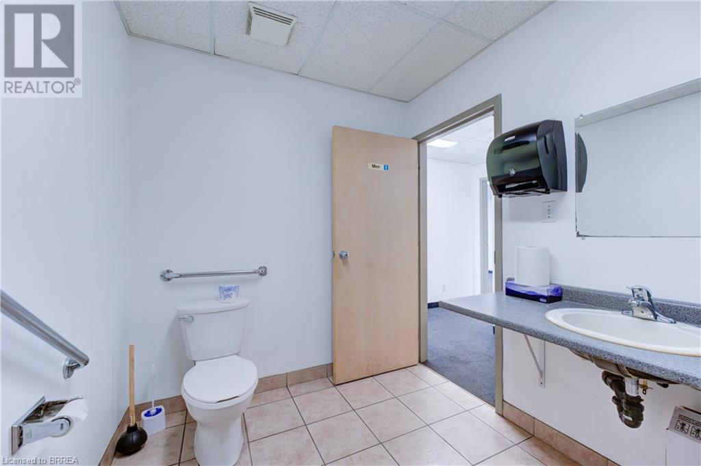 Photo 11 of 37 Adams Boulevard Unit Front, Brantford ON