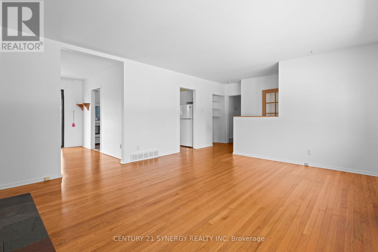 Photo 10 of 20 Parkside Crescent, Ottawa ON