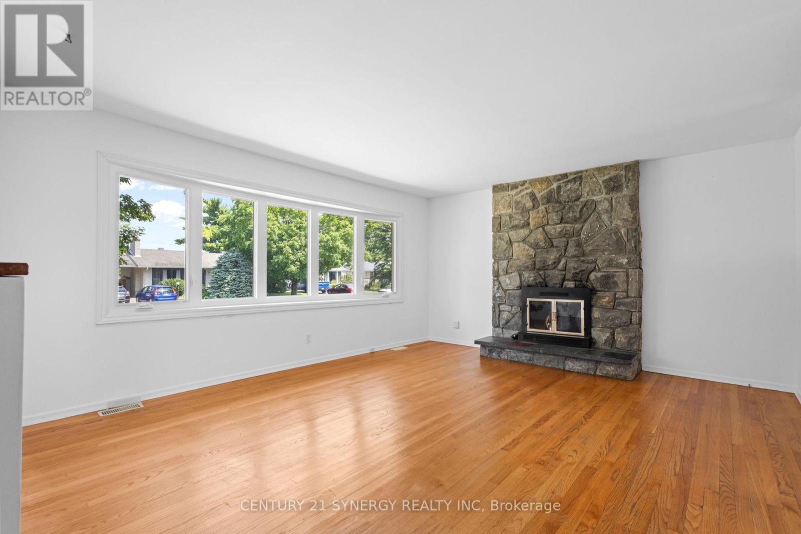 Photo 11 of 20 Parkside Crescent, Ottawa ON
