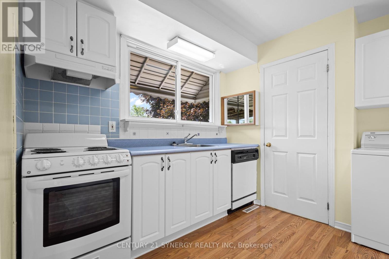 Photo 15 of 20 Parkside Crescent, Ottawa ON