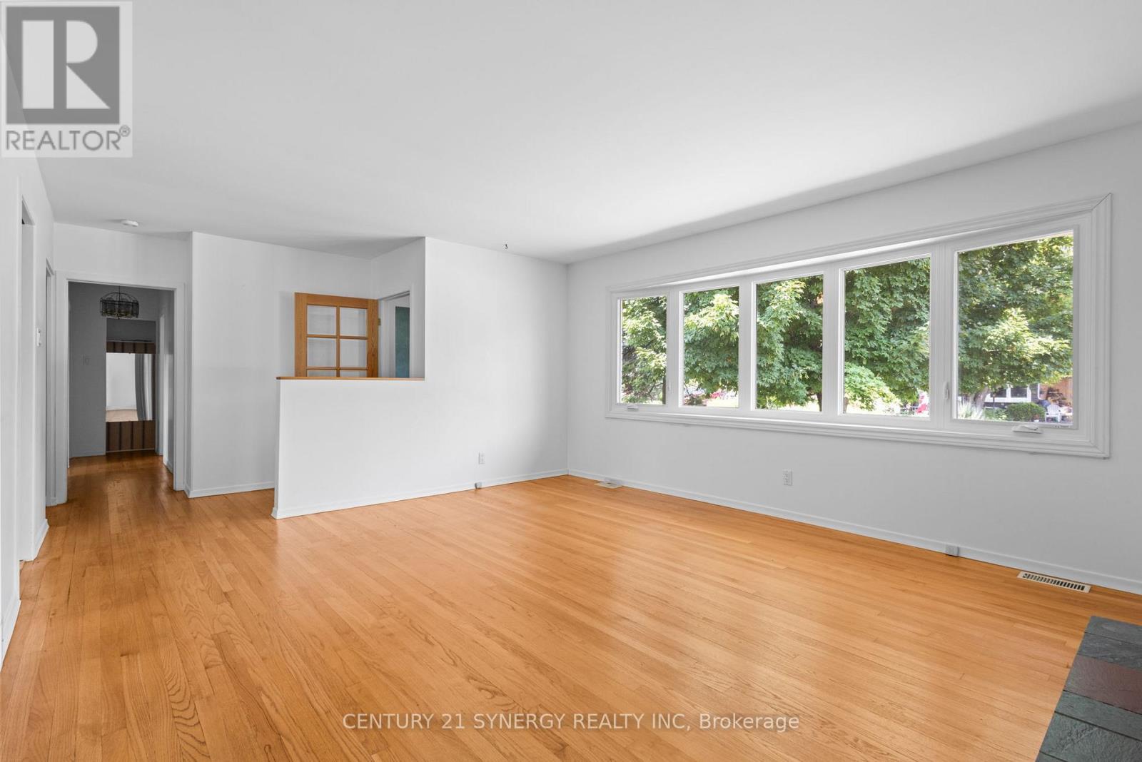 Photo 9 of 20 Parkside Crescent, Ottawa ON