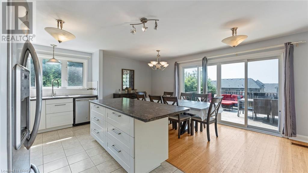 Photo 10 of 598 Colborne Street W, Brantford ON