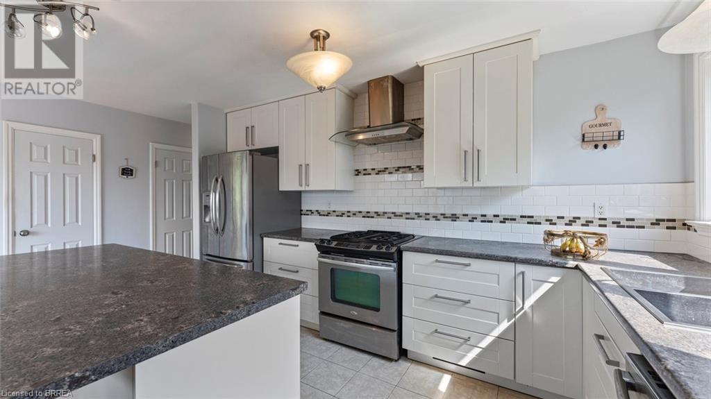 Photo 14 of 598 Colborne Street W, Brantford ON