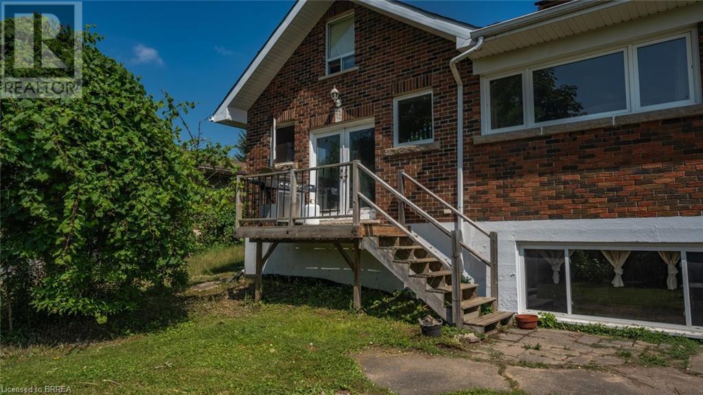 Photo 32 of 598 Colborne Street W, Brantford ON