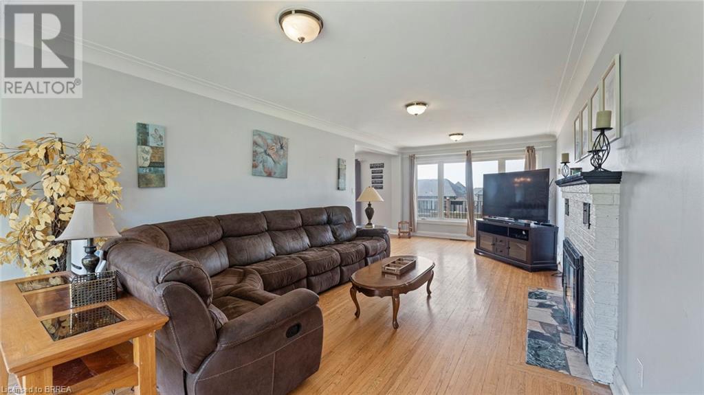 Photo 5 of 598 Colborne Street W, Brantford ON