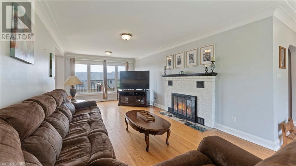 Photo 6 of 598 Colborne Street W, Brantford ON