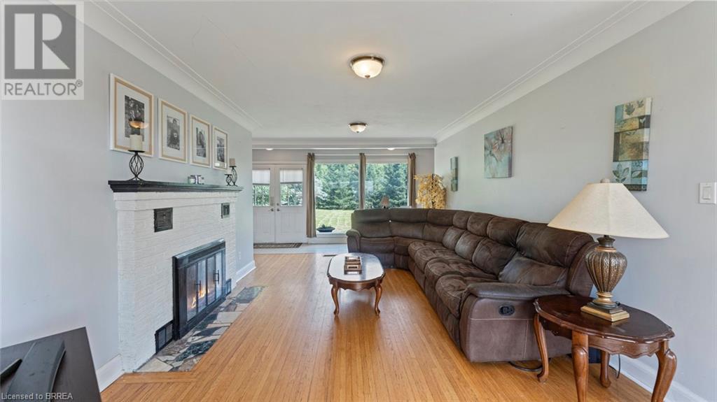 Photo 7 of 598 Colborne Street W, Brantford ON