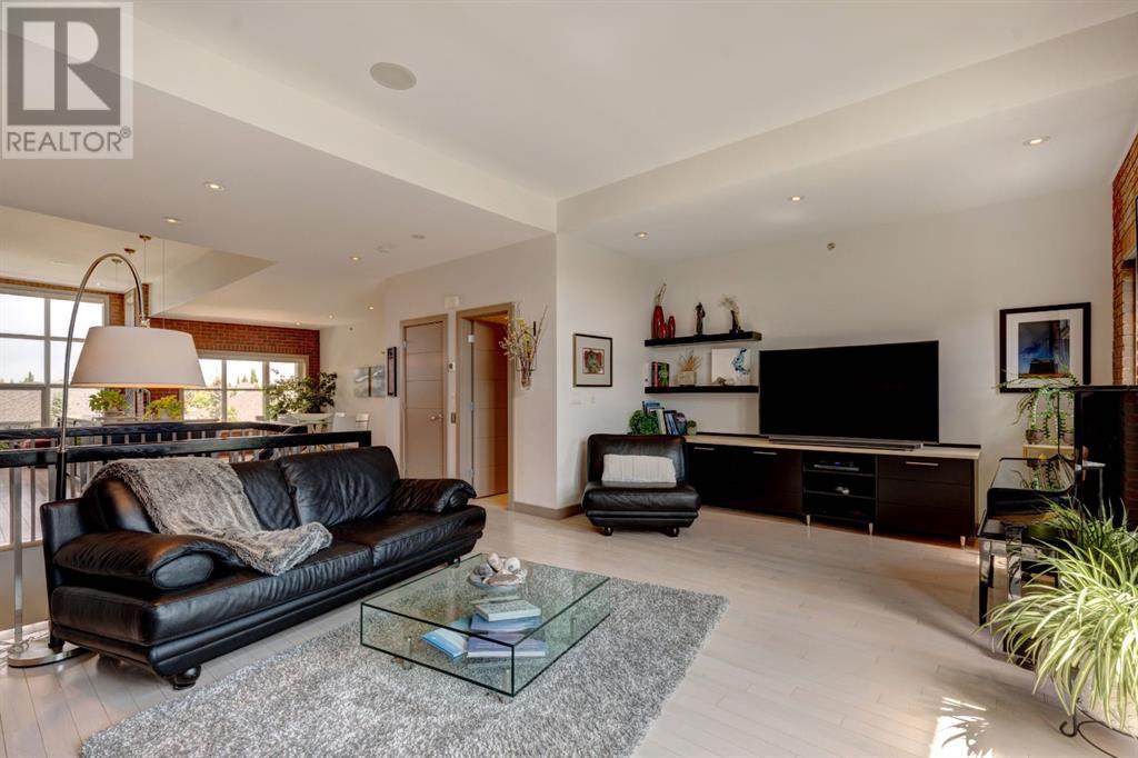 Single Family House for Sale in  Aspen Meadows Hill SW Aspen Woods Calgary 