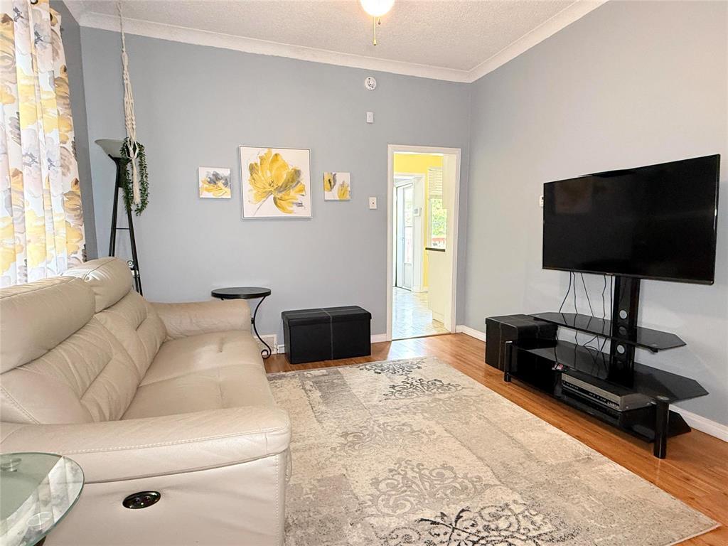 Photo 3 of 355 Atlantic Avenue, Winnipeg MB