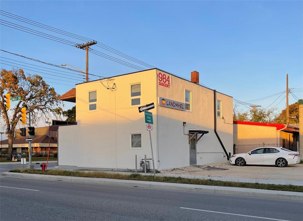 Photo 15 of 984 Sargent Avenue Avenue, Winnipeg MB