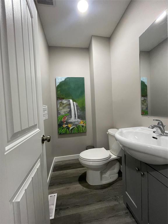 Photo 3 of 984 Sargent Avenue Avenue, Winnipeg MB