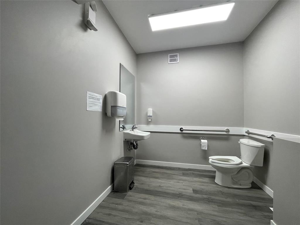 Photo 13 of 984 Sargent Avenue Avenue, Winnipeg MB