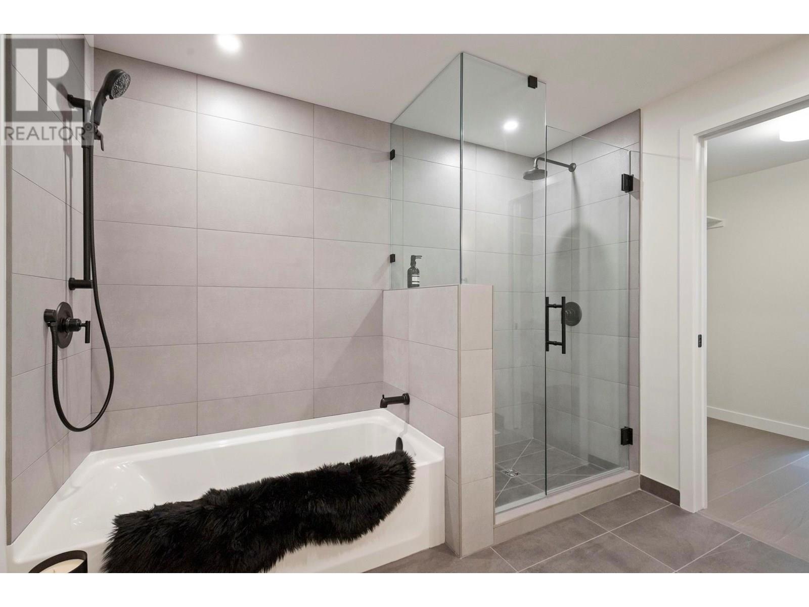 Photo 15 of 9652 Benchland Drive Unit 202, Lake Country BC