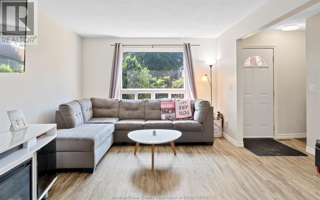 Photo 10 of 5510 Empress, Windsor ON