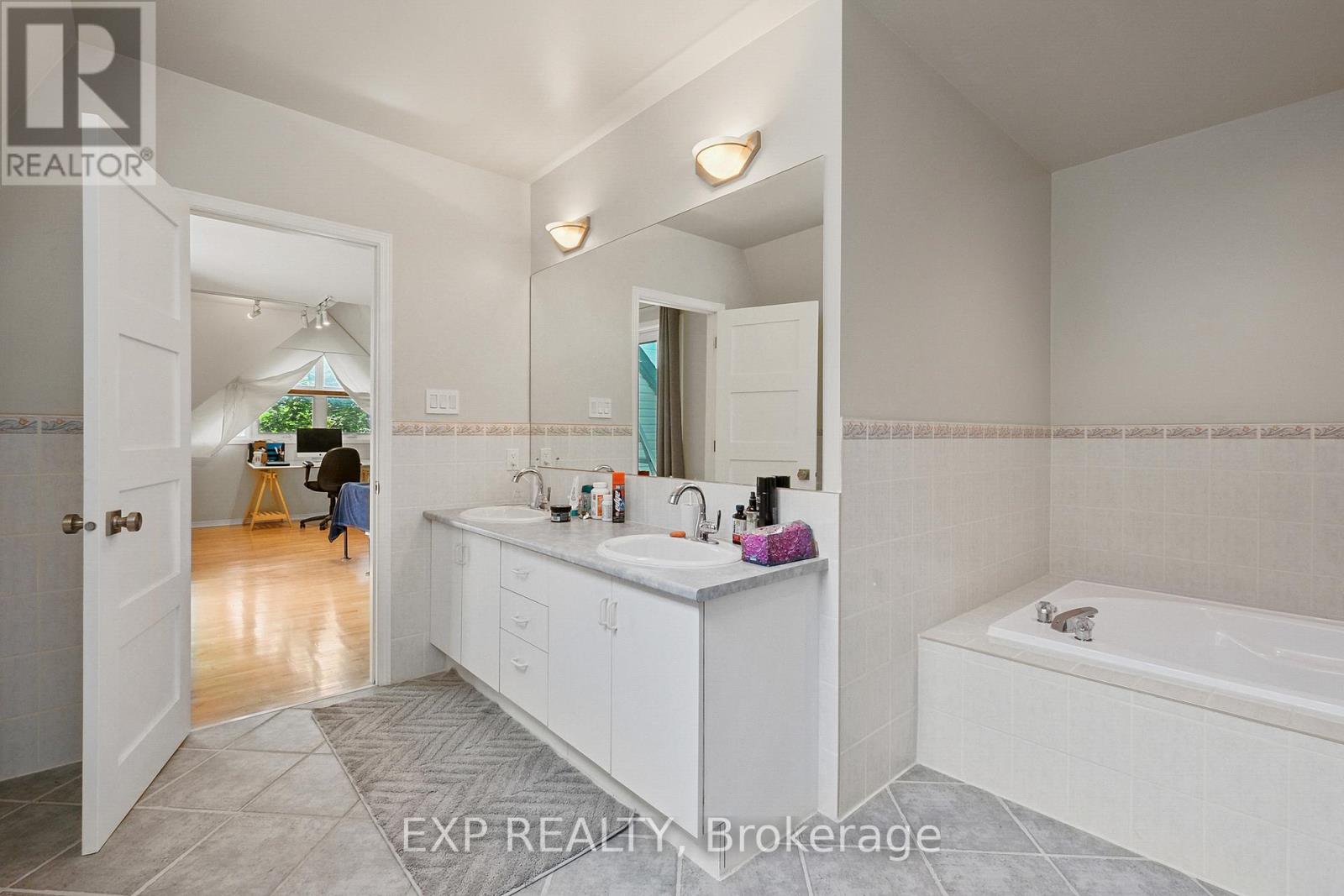 Photo 13 of 489 Sunnyside Avenue, Ottawa ON