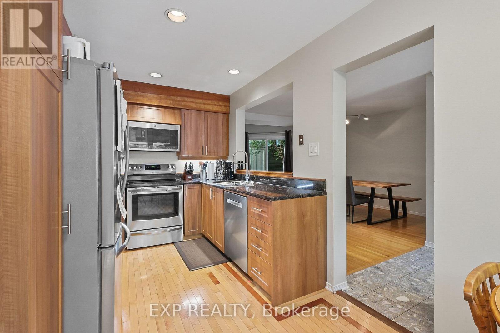 Photo 8 of 489 Sunnyside Avenue, Ottawa ON