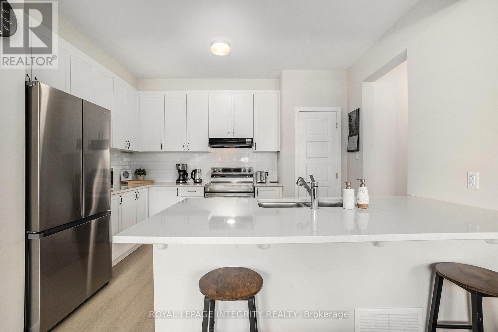 Photo 12 of 35 Stitch Mews, Ottawa ON