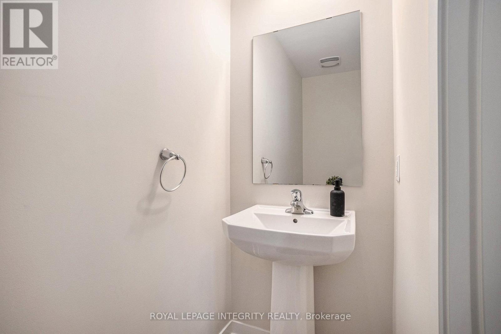 Photo 16 of 35 Stitch Mews, Ottawa ON