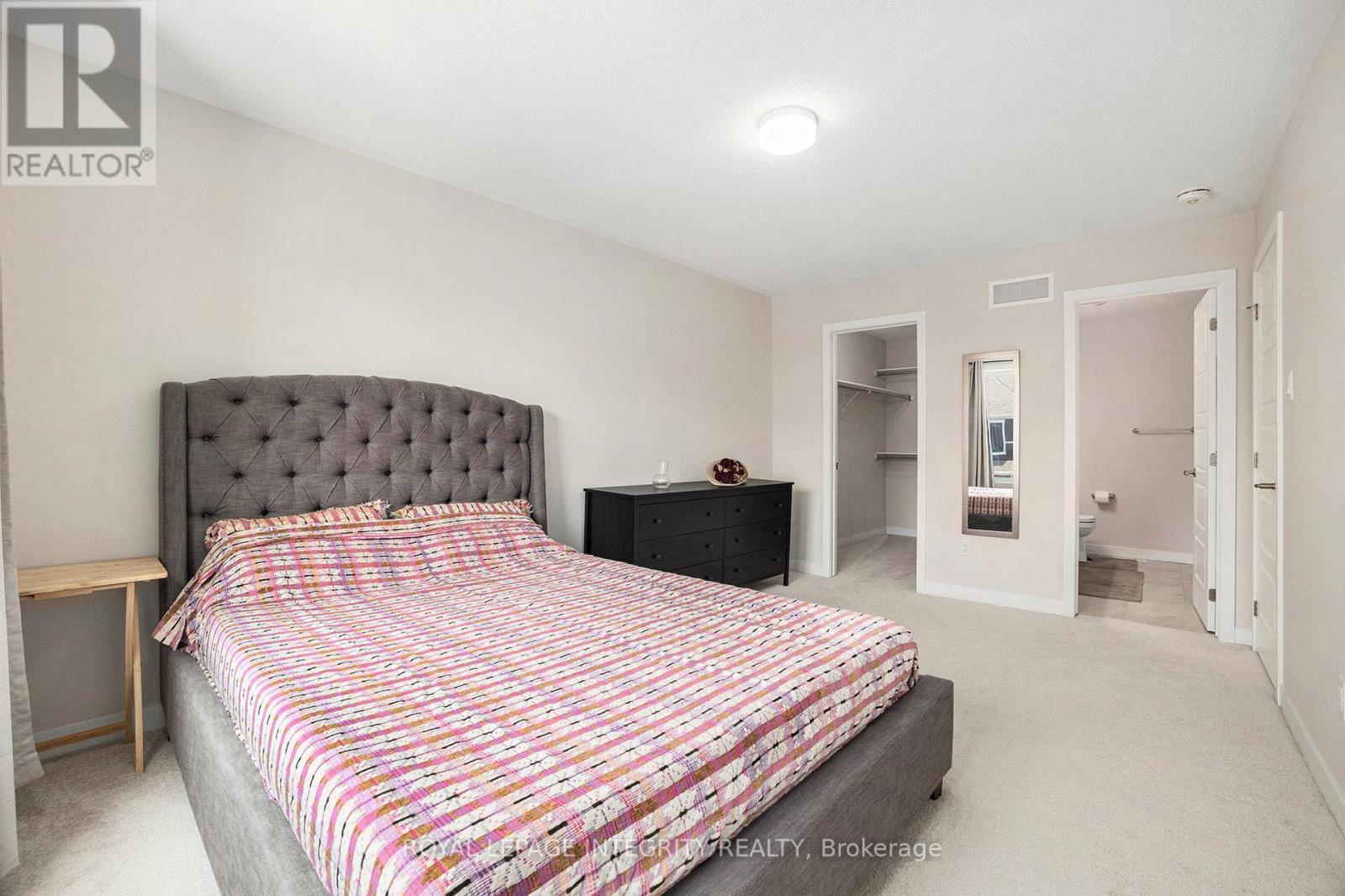 Photo 17 of 35 Stitch Mews, Ottawa ON