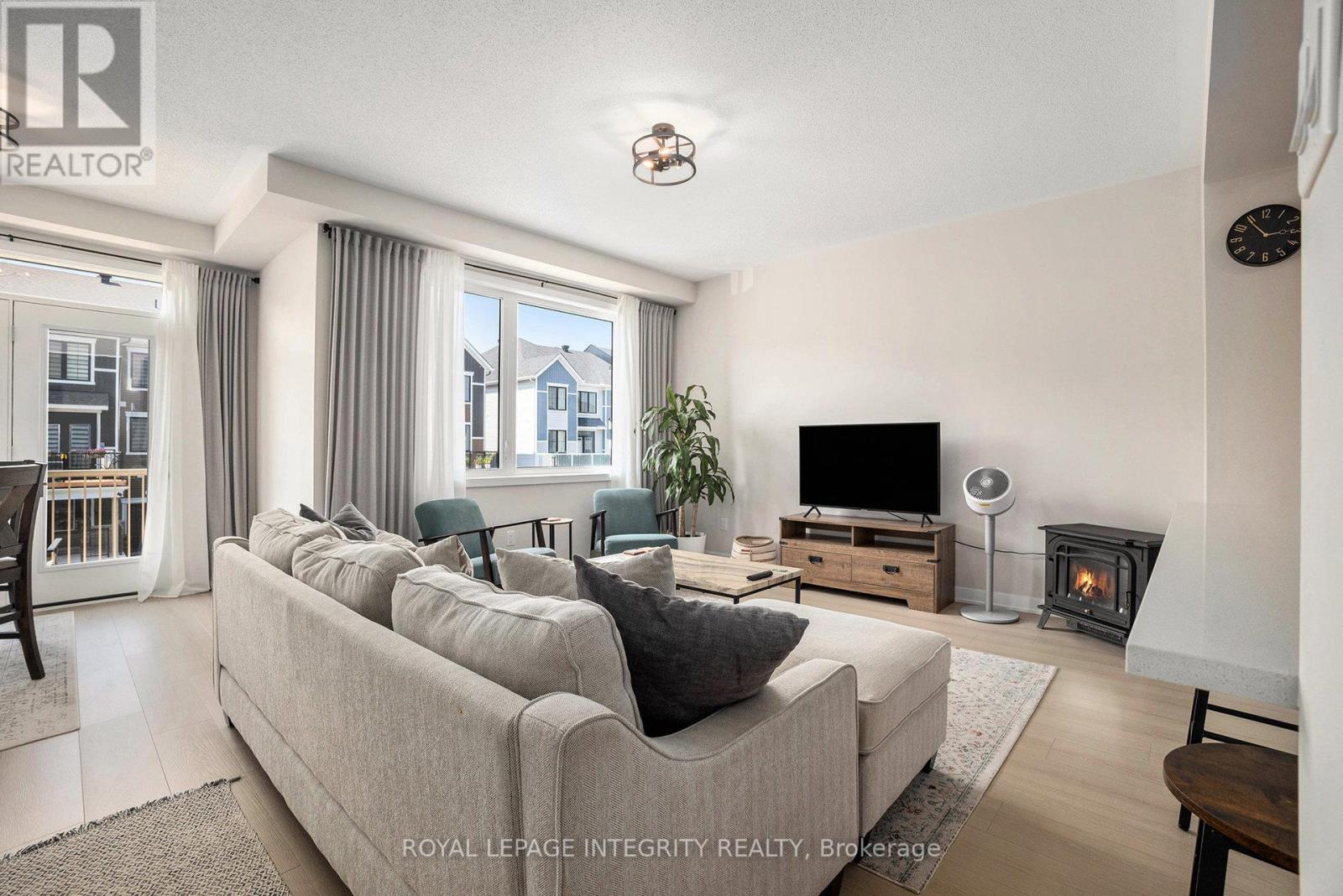 Photo 6 of 35 Stitch Mews, Ottawa ON