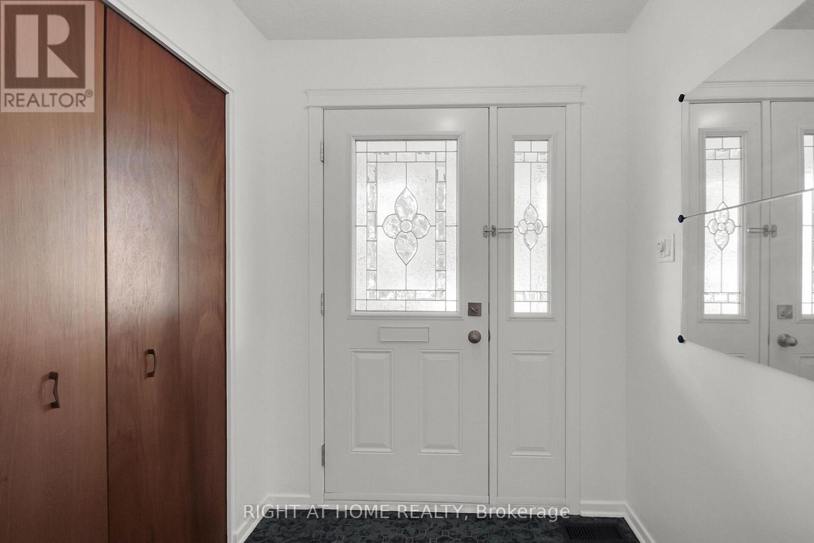 Enclosed vestibule