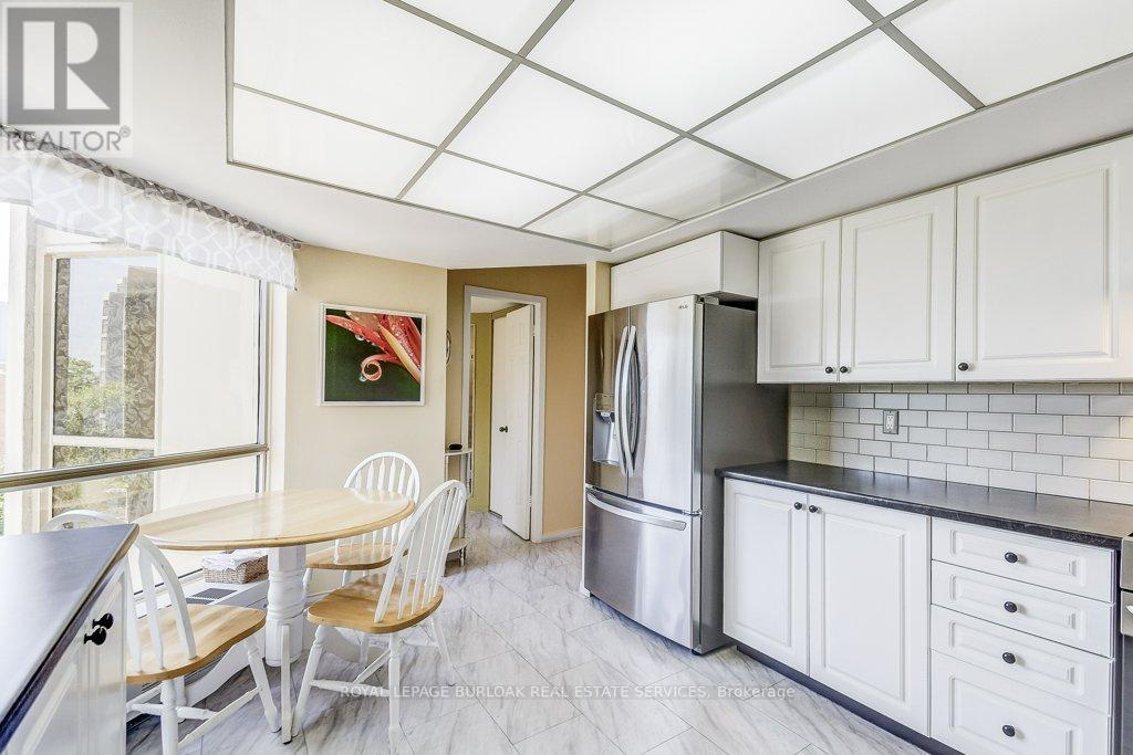 Photo 6 of 706 1201 North Shore Boulevard E, Burlington ON
