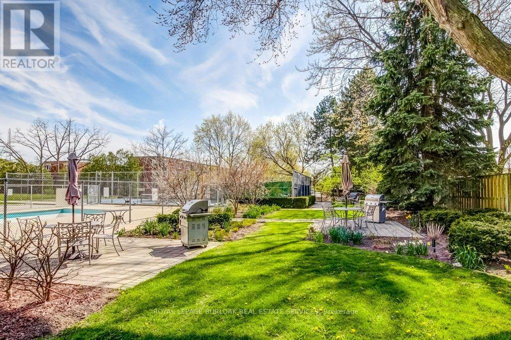 Photo 4 of 706 1201 North Shore Boulevard E, Burlington ON