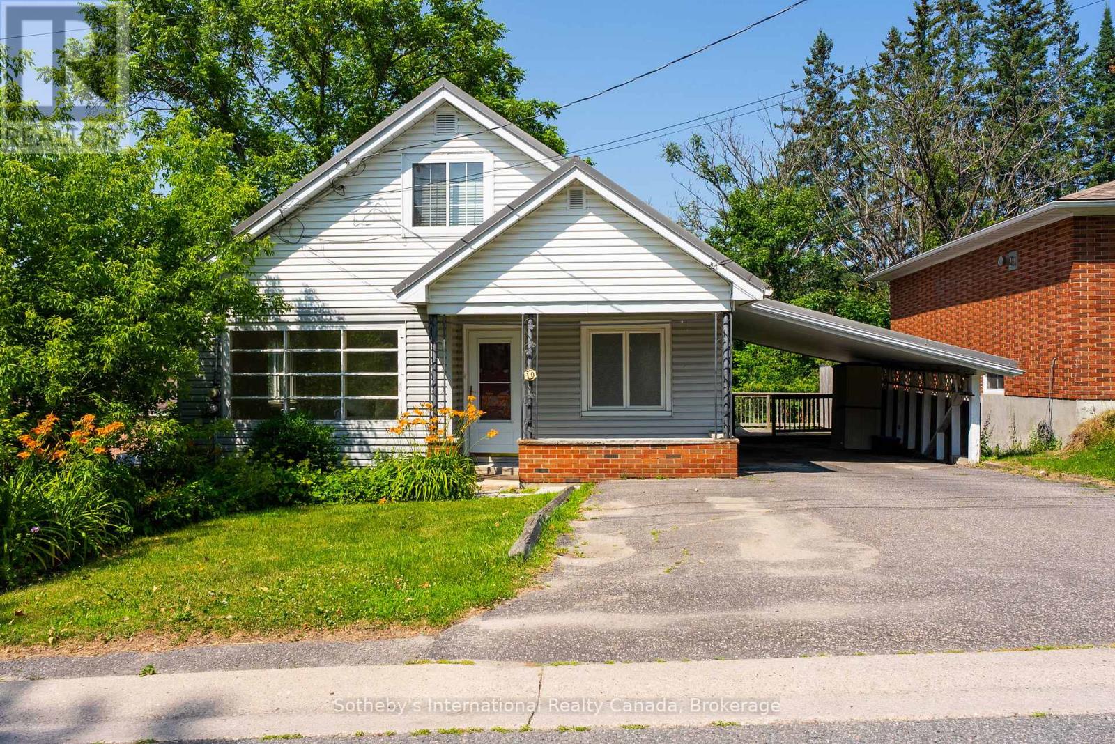 Photo 2 of 10 Fairy Avenue, Huntsville ON
