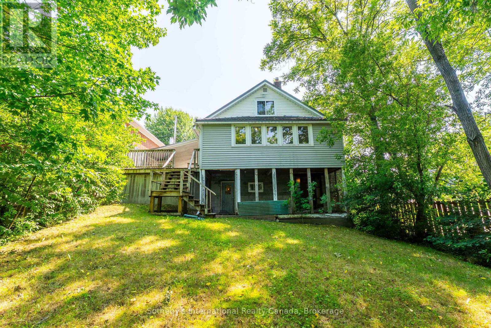 Photo 4 of 10 Fairy Avenue, Huntsville ON