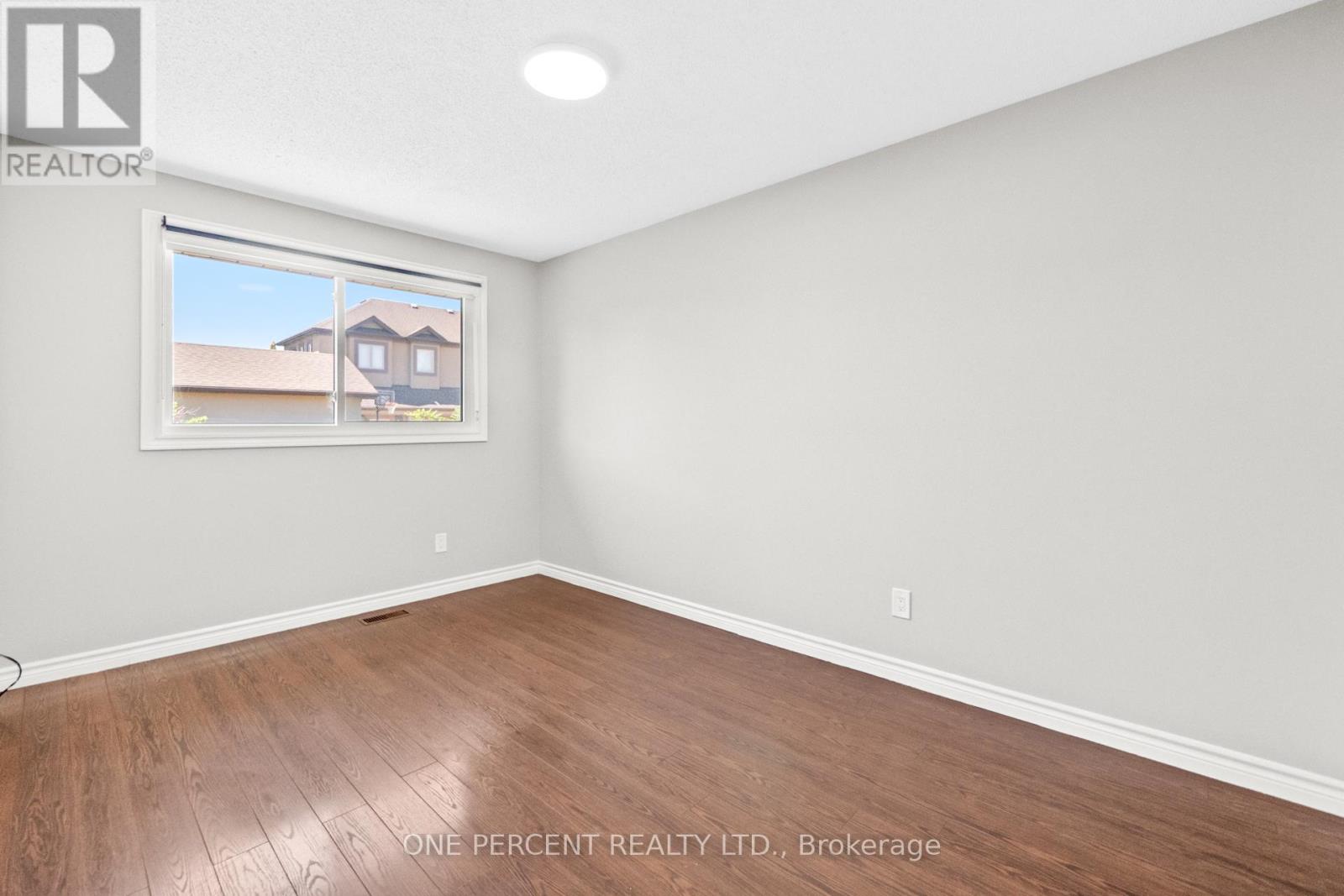 Photo 5 of 364 Red Oak Avenue, Hamilton ON