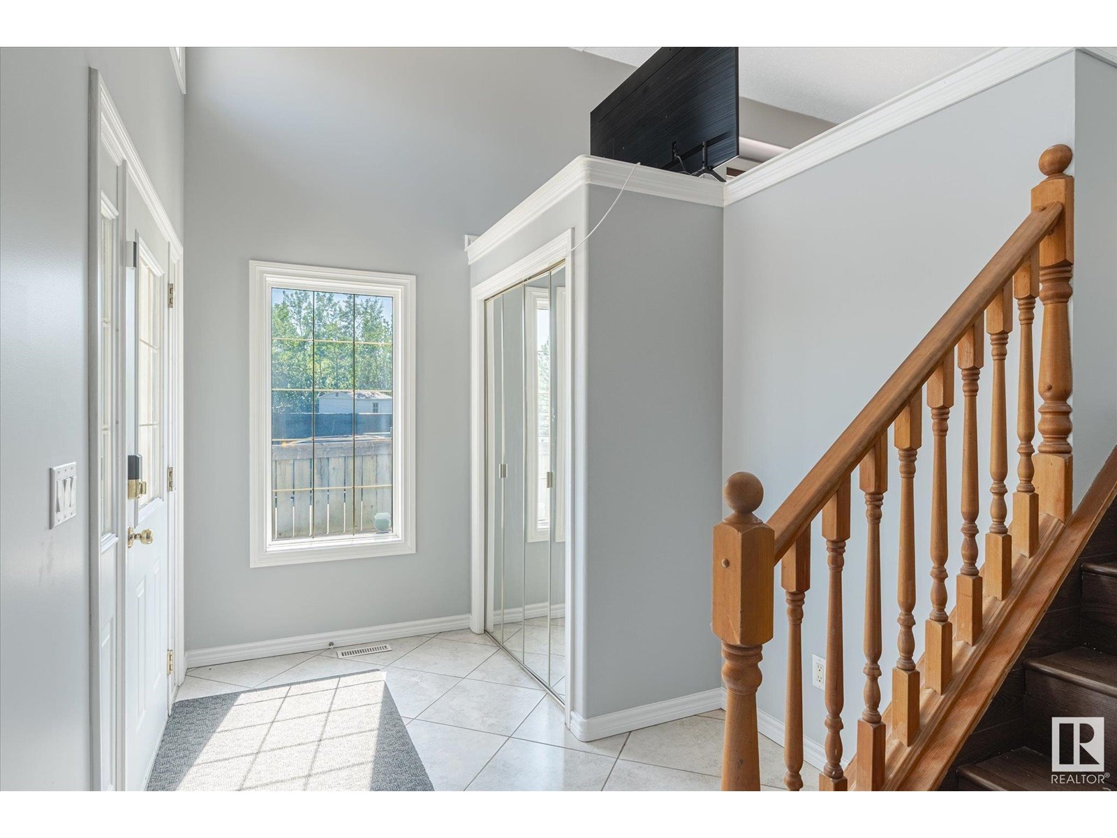 Photo 1 of 16204 51 St Nw, Edmonton AB