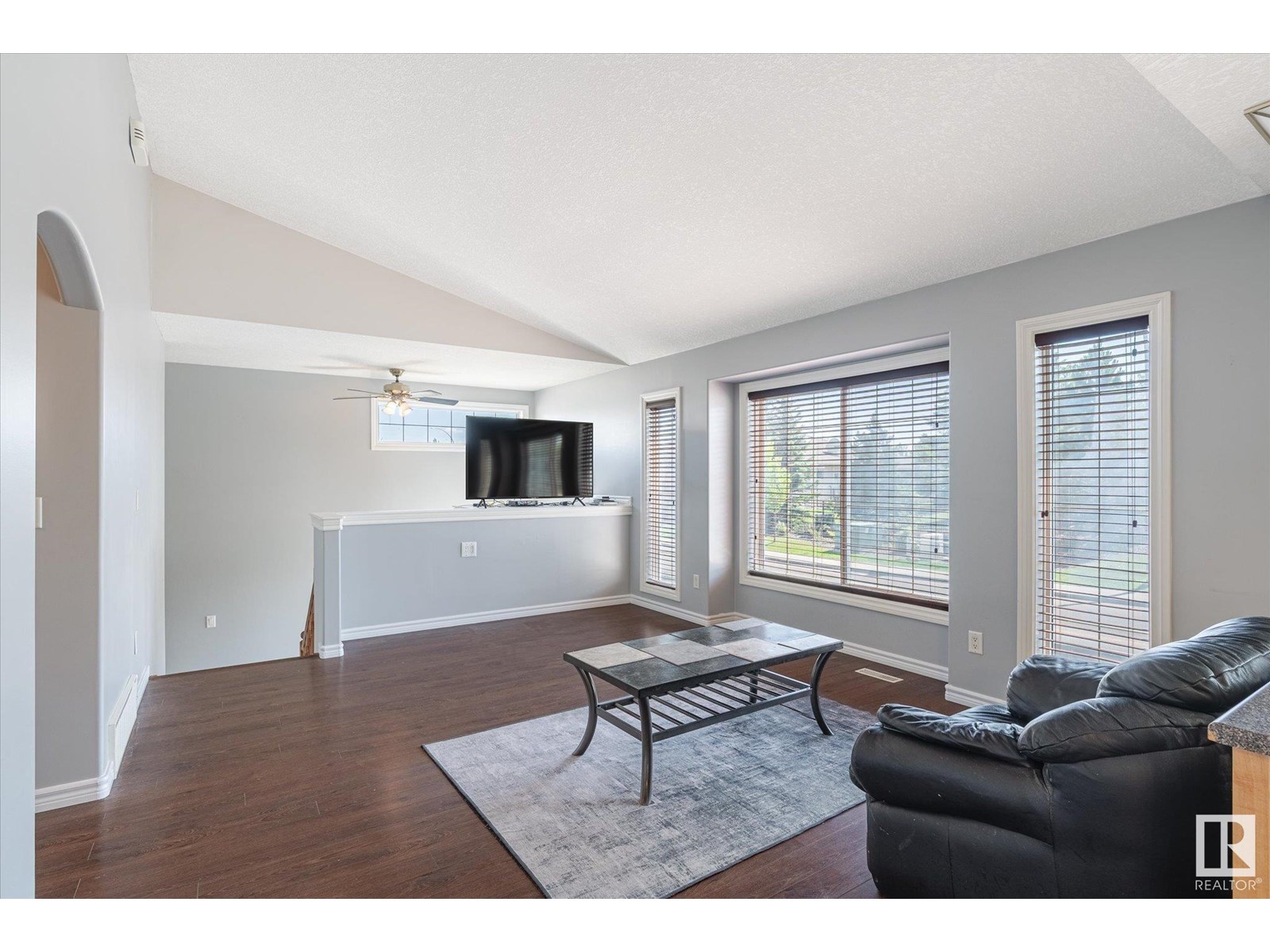 Photo 2 of 16204 51 St Nw, Edmonton AB