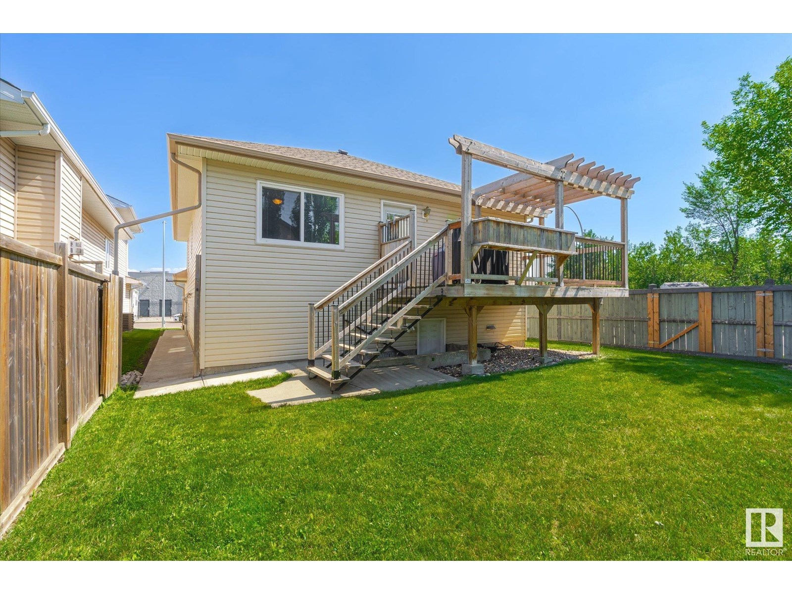 Photo 21 of 16204 51 St Nw, Edmonton AB
