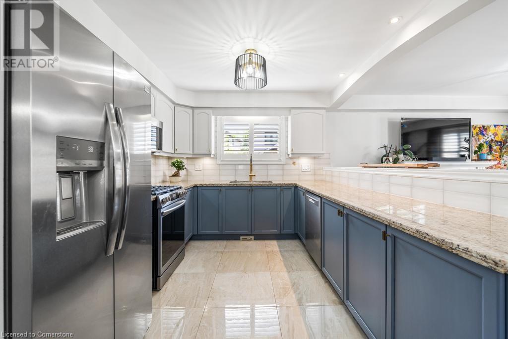 Photo 11 of 12 Valridge Court, Ancaster ON