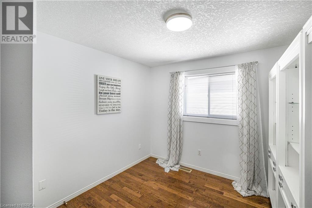 Photo 8 of 67 Wadsworth Crescent, Cambridge ON