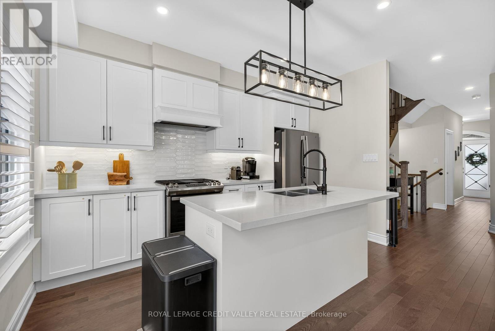 Photo 3 of 29 Janes Crescent, New Tecumseth ON
