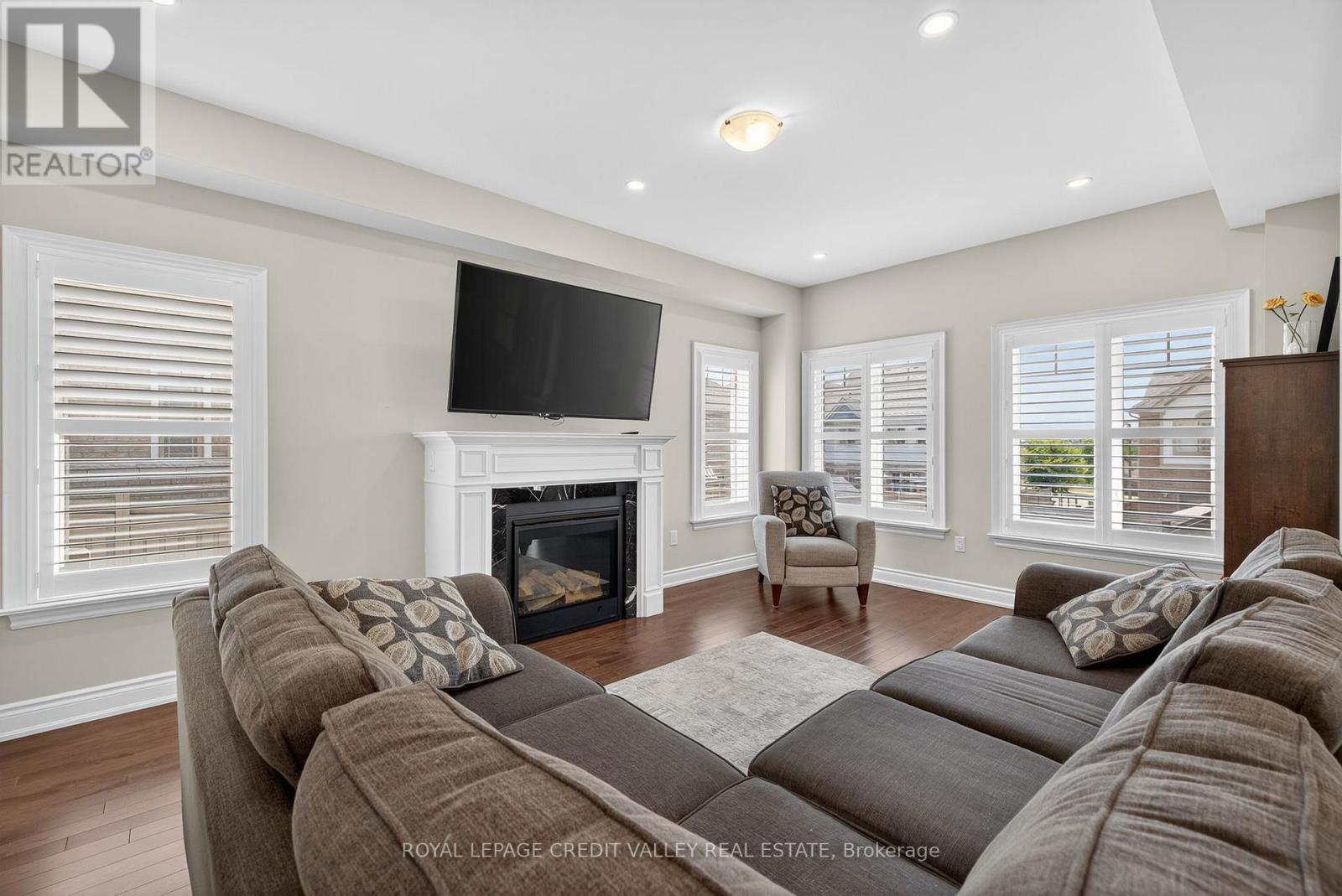 Photo 5 of 29 Janes Crescent, New Tecumseth ON