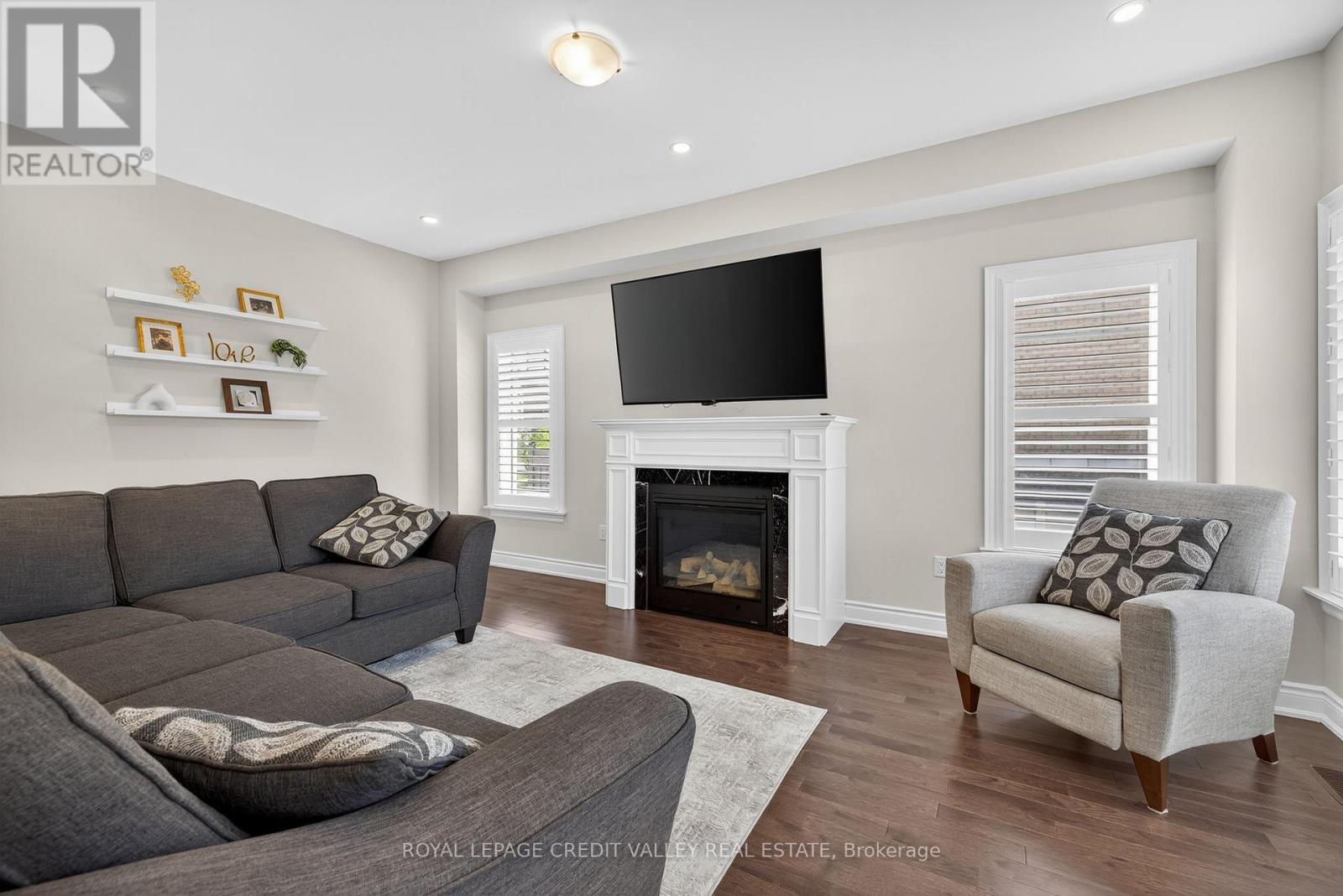 Photo 23 of 29 Janes Crescent, New Tecumseth ON