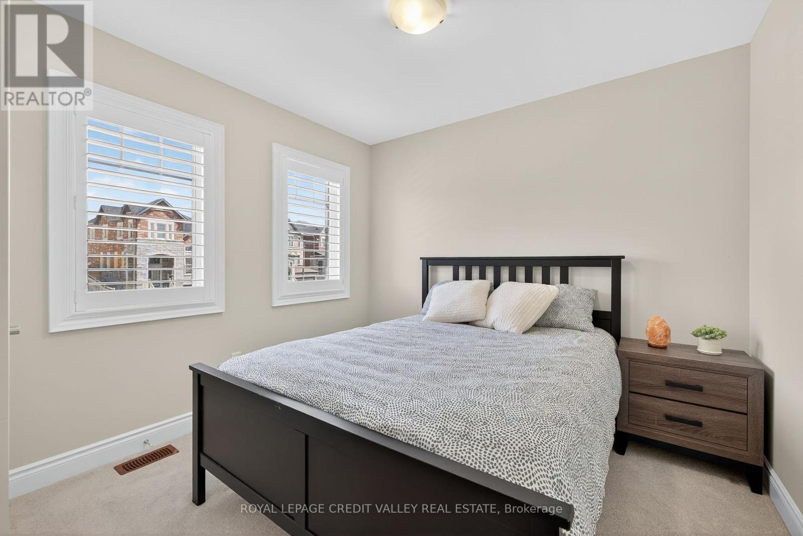 Photo 12 of 29 Janes Crescent, New Tecumseth ON