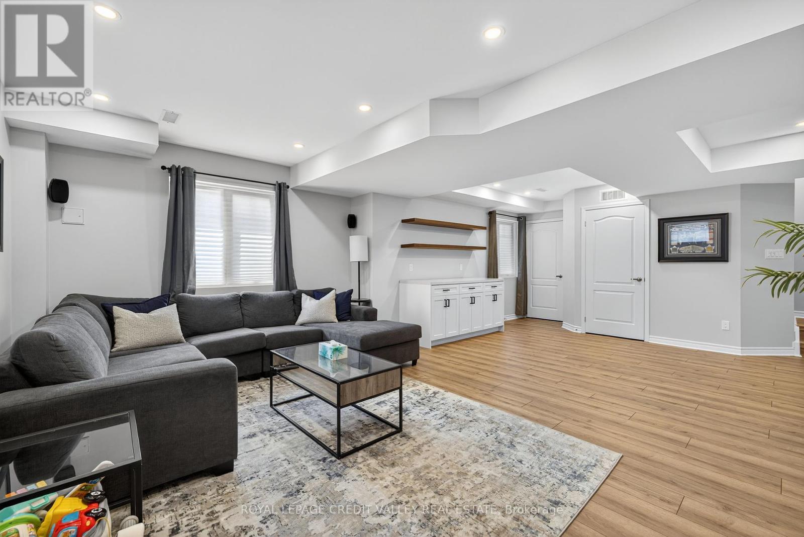 Photo 13 of 29 Janes Crescent, New Tecumseth ON